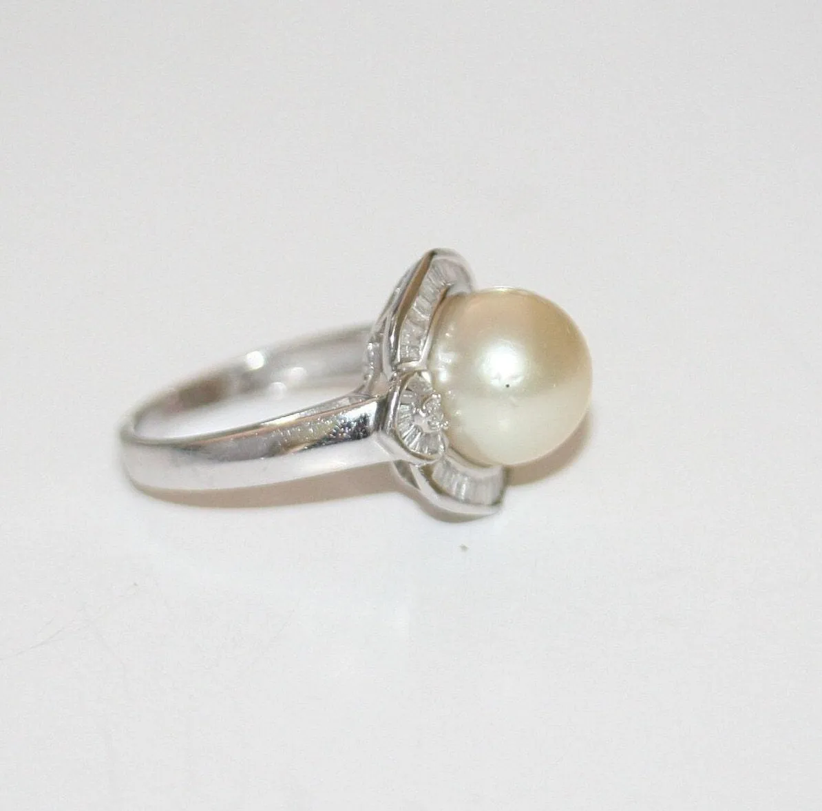 10mm South Sea Pearl and Diamond Ring 18k Gold