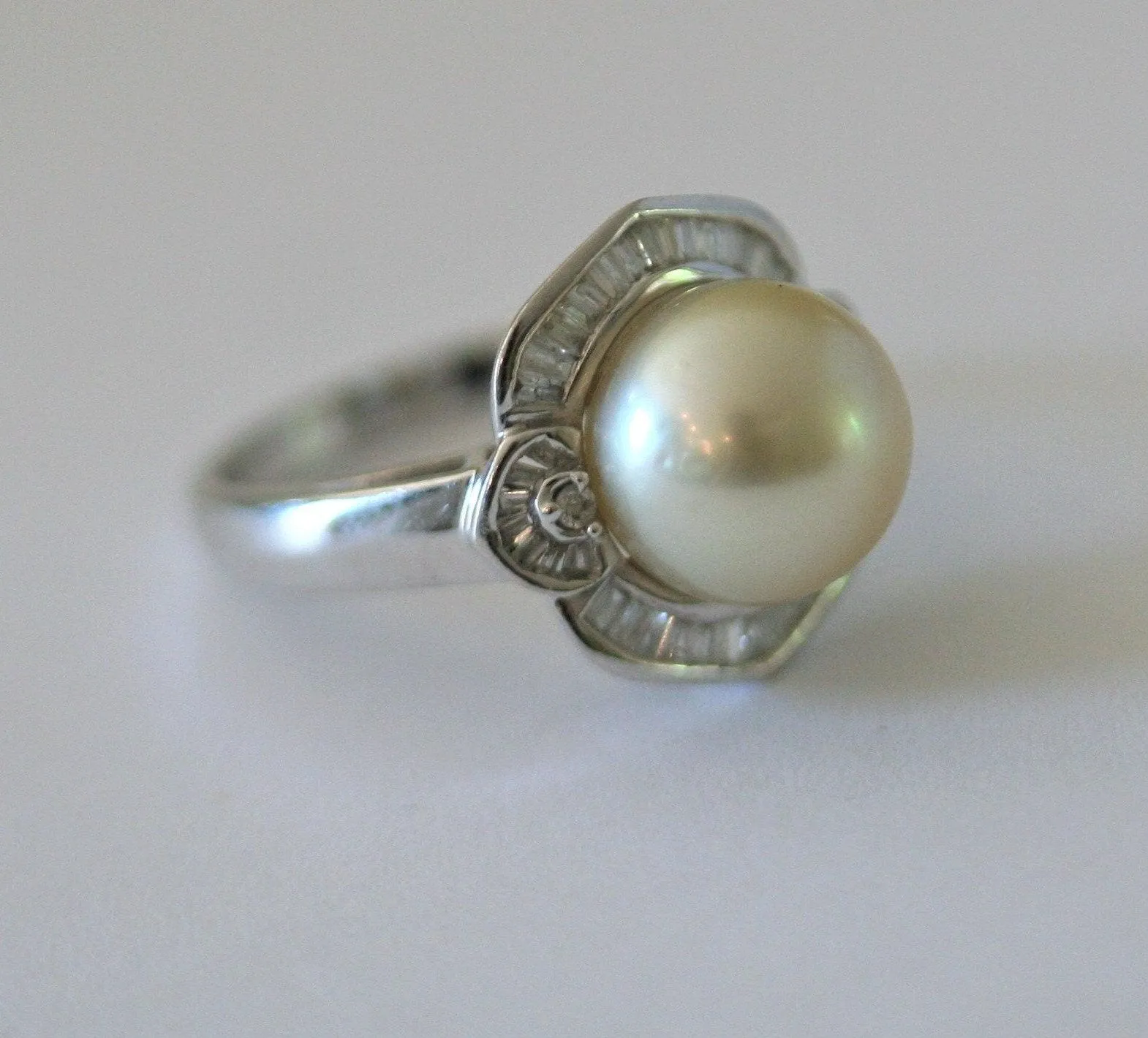 10mm South Sea Pearl and Diamond Ring 18k Gold