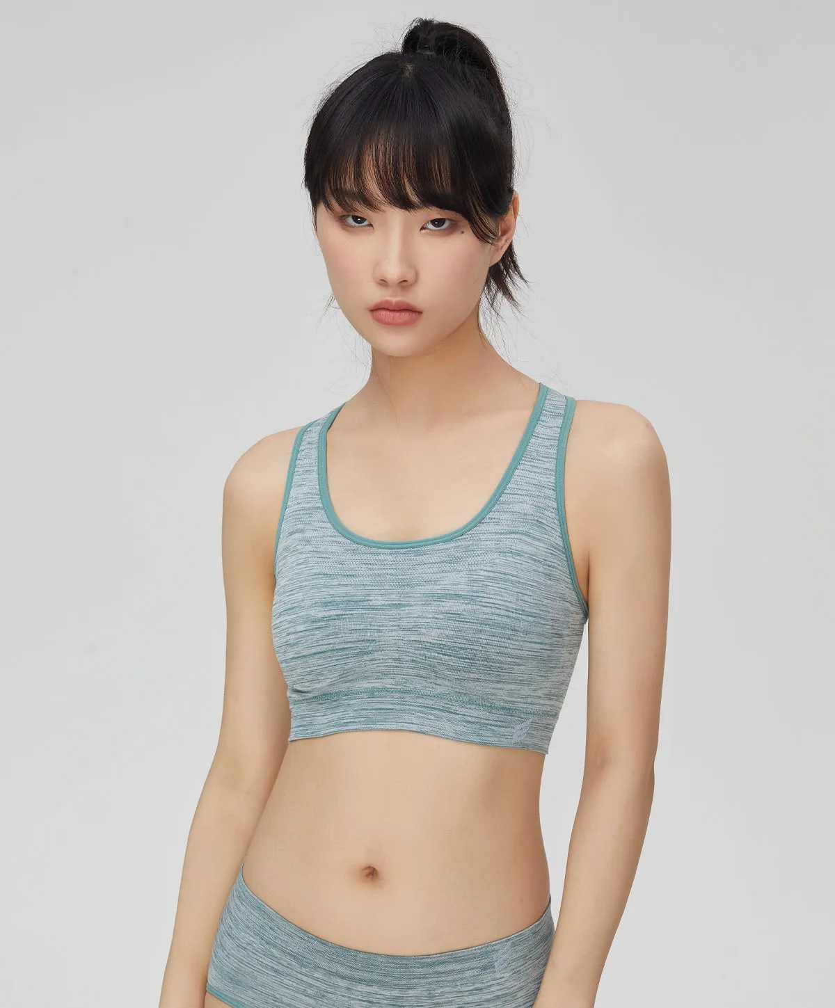 Energized Soulful Seamless Cross-Back Sports Bra