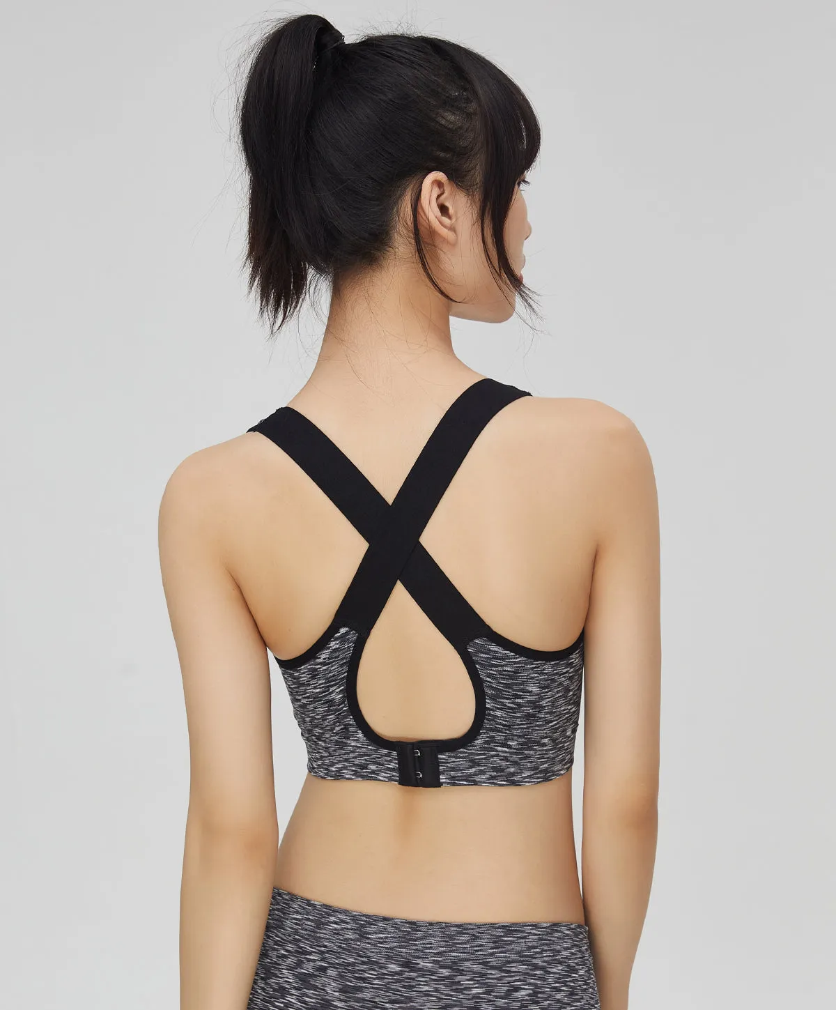 Energized Soulful Seamless Cross-Back Sports Bra