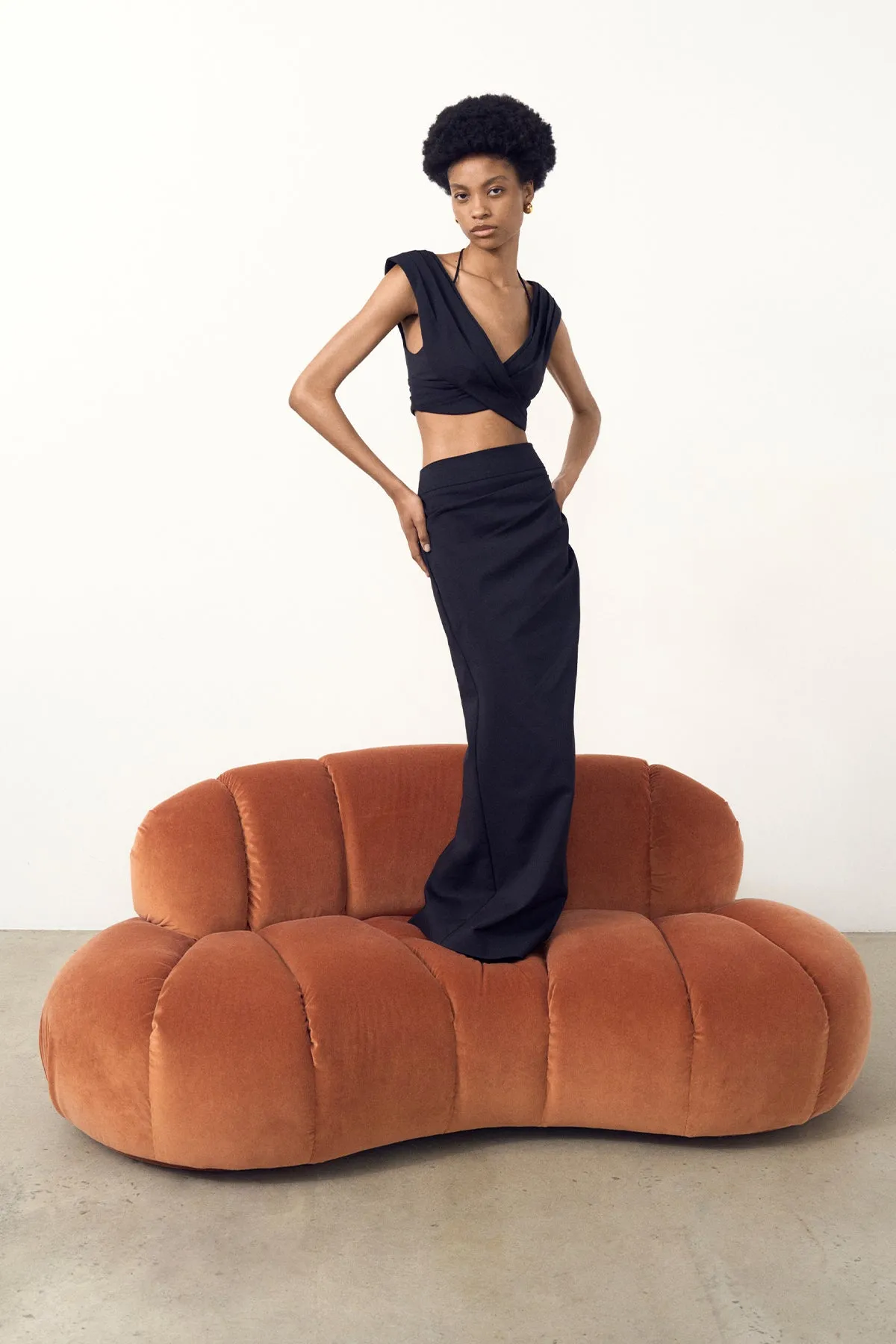 LANI CROSS FRONT RUCHED CROP TOP - BLACK